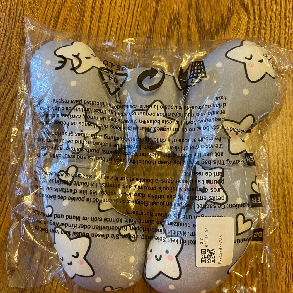 New baby neck pillow to help hold baby’s head upright.